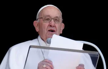 Papa Francesco invita a fermare le guerre: 