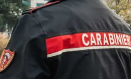 carabiniere di spalle