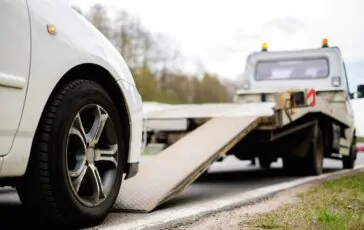 Servizio di soccorso stradale con carroattrezzi Auto