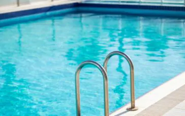 Esplosione di una cisterna del cloro presso le piscine di Guastalla: cento intossicati