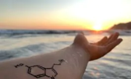 Proteggere i tatuaggi dai danni del sole: come farlo al meglio