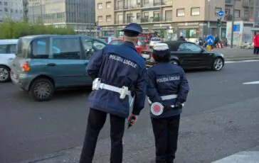 vigile polizia locale Pavia