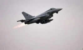 Cacciabombardiere nel cielo di Salerno
