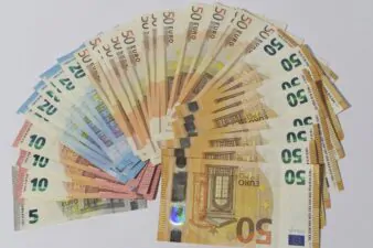 Napoli, maxi operazione sequestro soldi falsi in una stamperia