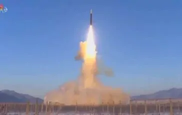 Nuovo lancio di missili dalla Corea del Nord: razzi diretti verso il Mar del Giappone