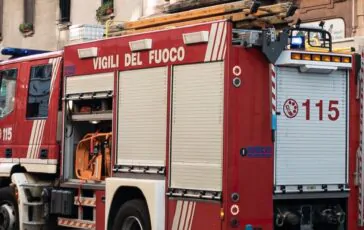 Incendio in un capannone ad Agrate: morto un uomo