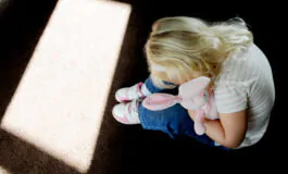 bambina violentata vicino roma
