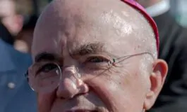 monsignor viganò scomunicato
