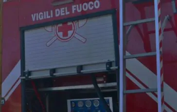 Pesci morti nel porto di Volos