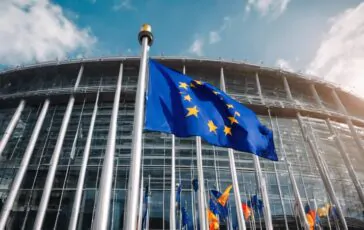 1216x832 15 10 33 35 311773632 364x230