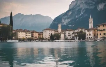 1216x832 15 22 30 33 55632038 364x230