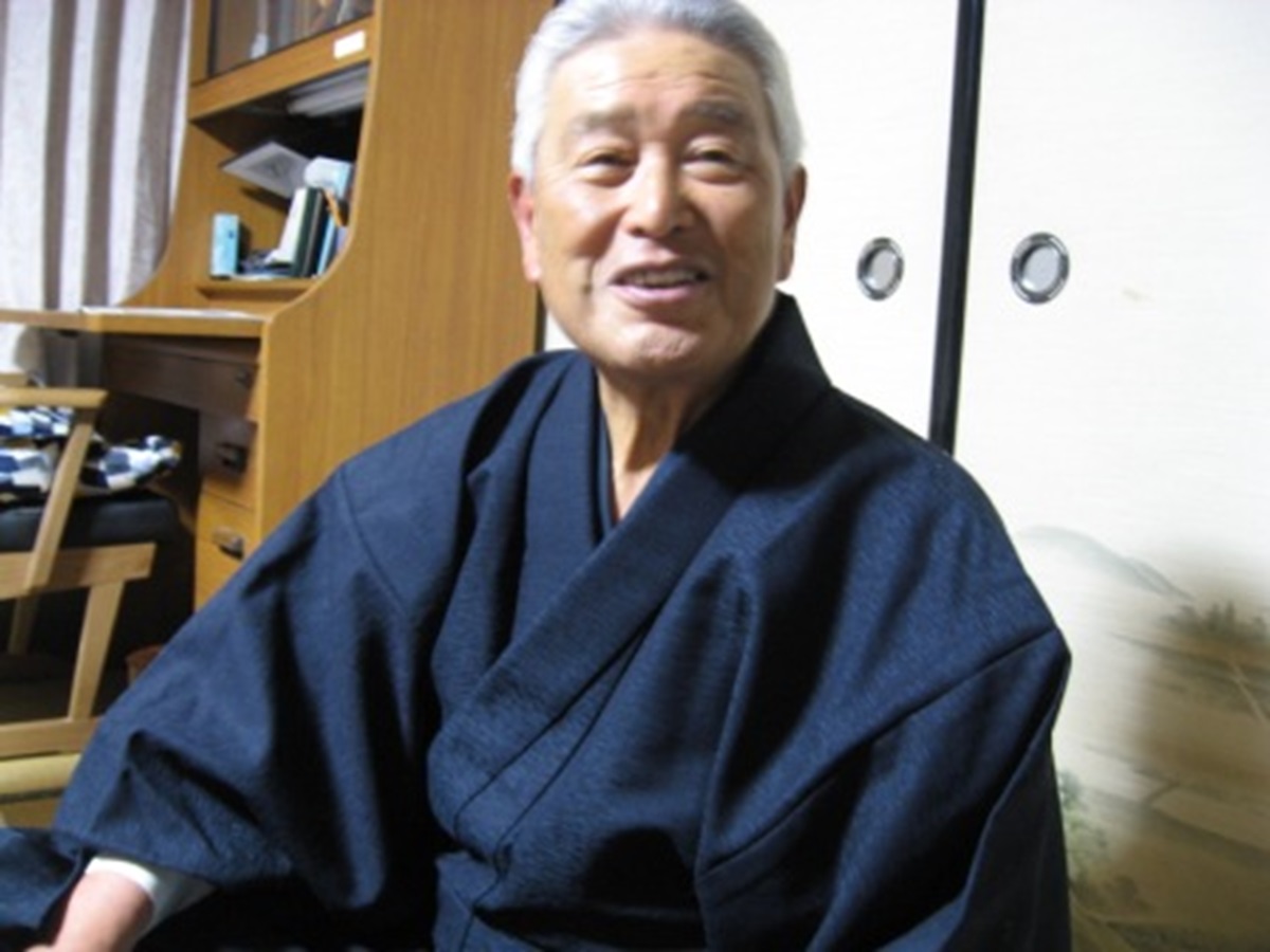 Why do Japanese people bow?