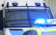 uccide figlio forbici