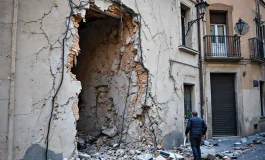 Immagine del crollo di una palazzina a Monteverde