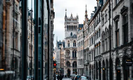 Giorgia Meloni fjallar um netöryggi í Brussel