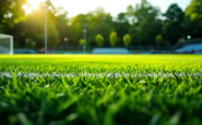 Ragazzo di 14 anni in campo da calcio a Napoli