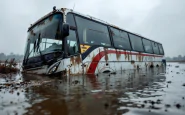 Autobus turistico nel fiume Po a Torino dopo l'incidente