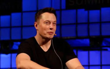 Elon Musk, lýsir yfir á Starlink
