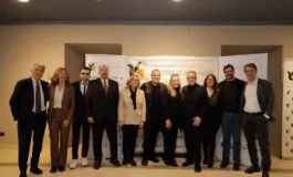 Grande dimostrazione di rispetto per l'attrice che ha combattuto e parlato della sua malattia con coraggio