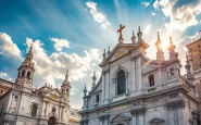 Papa Francesco accoglie i fedeli alla basilica di Santa Maria Maggiore
