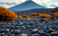 Immagine dell'Etna in eruzione con fumi e lava