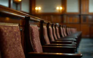 Un carabiniere interviene per salvare un uomo in tribunale