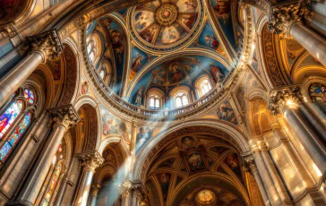 Cardinali in preghiera nella Basilica di Santa Maria Maggiore