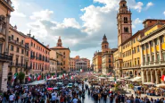 Festa del 25 Aprile con bandiere e celebrazioni