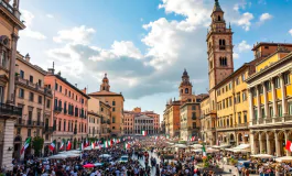 Festa del 25 Aprile con bandiere e celebrazioni