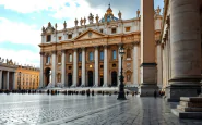 Cerimonia commemorativa per Papa Francesco in Vaticano