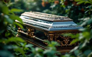 Corteo funebre del Papa con fedeli in lutto