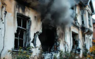 Incendio devastante ad Acerra con soccorsi in azione