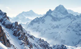 Panorama invernale della Marmolada con neve e vento