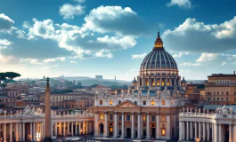 Papa Francesco saluta una folla di 250.000 fedeli in San Pietro
