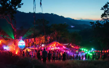 Rave party illegale a La Cassa con scontri