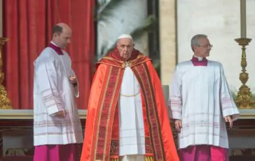 funerali Papa Francesco Assange
