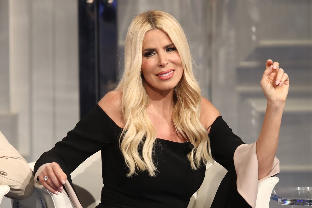 Aggredita durante una tentata rapina su un pullman a Milano: paura per Loredana Lecciso