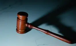 violenta e uccide figlia