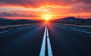 Un anziano cammina contromano sull'autostrada A28