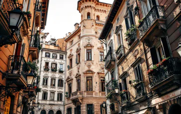 Immagine di un arresto per violenza sessuale a Milano