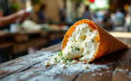 Cono salato tipico di Napoli con ingredienti freschi