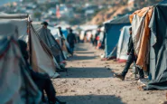 Barche di migranti in arrivo a Lampedusa durante l'emergenza