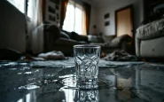 Immagine di una donna ferita in un litigio domestico
