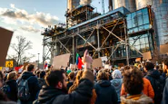 Manifestazione di giovani al Mirafiori per diritti e dignità