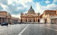 Ciclisti del Giro d'Italia attraversano il Vaticano