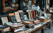 Libri di Marco incendiati nel sottopasso delle Cure a Firenze