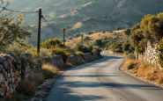 Giovane motociclista coinvolto in un incidente mortale