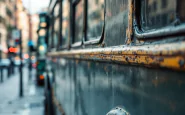Pullman schiantato contro alberi a Torino con ragazzi