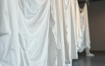 Lenzuoli bianchi in memoria della strage di Capaci