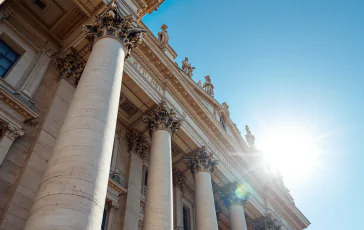 Leone XIV durante le celebrazioni a San Pietro